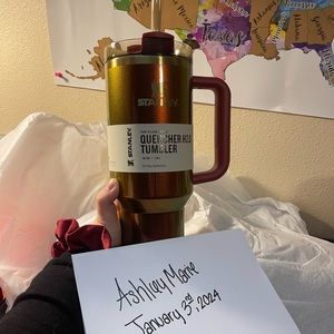 Stanley x Lainey Wilson Limited Edition Country Gold 40oz Quencher